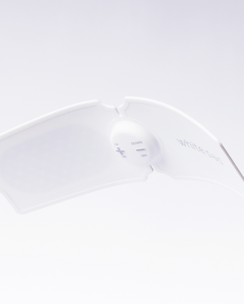 薄くて軽い家庭用低周波治療器 White pad