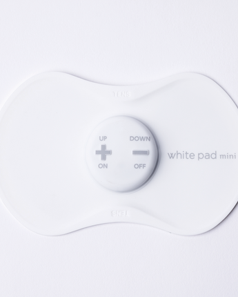 薄くて軽い低周波治療器 White pad mini