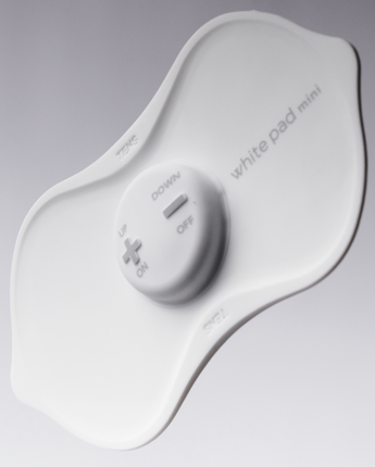 薄くて軽い低周波治療器 White pad mini
